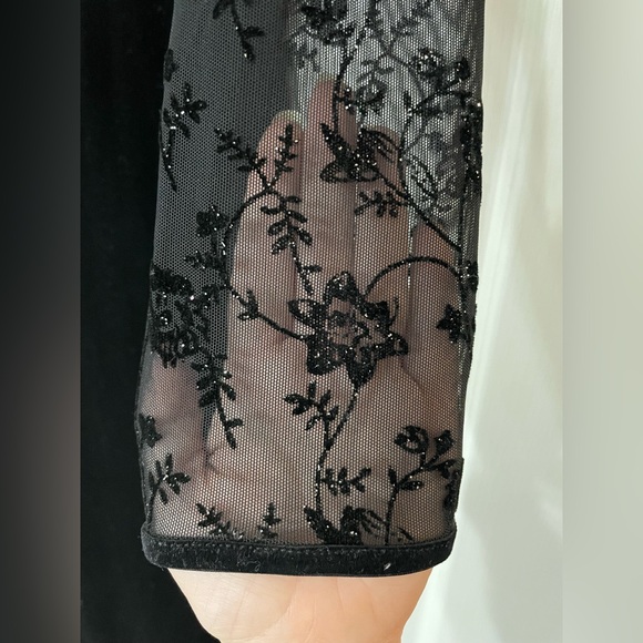 Vintage 90s velvet dress with intricate sleeve detail. - Picture 6 of 7